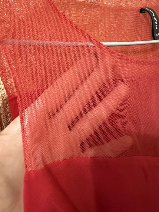 Сукня в кораловому кольорі