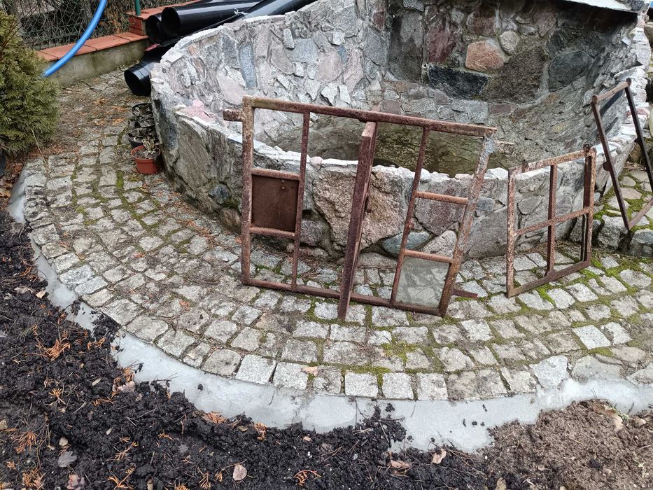 Okna żeliwne starodawne