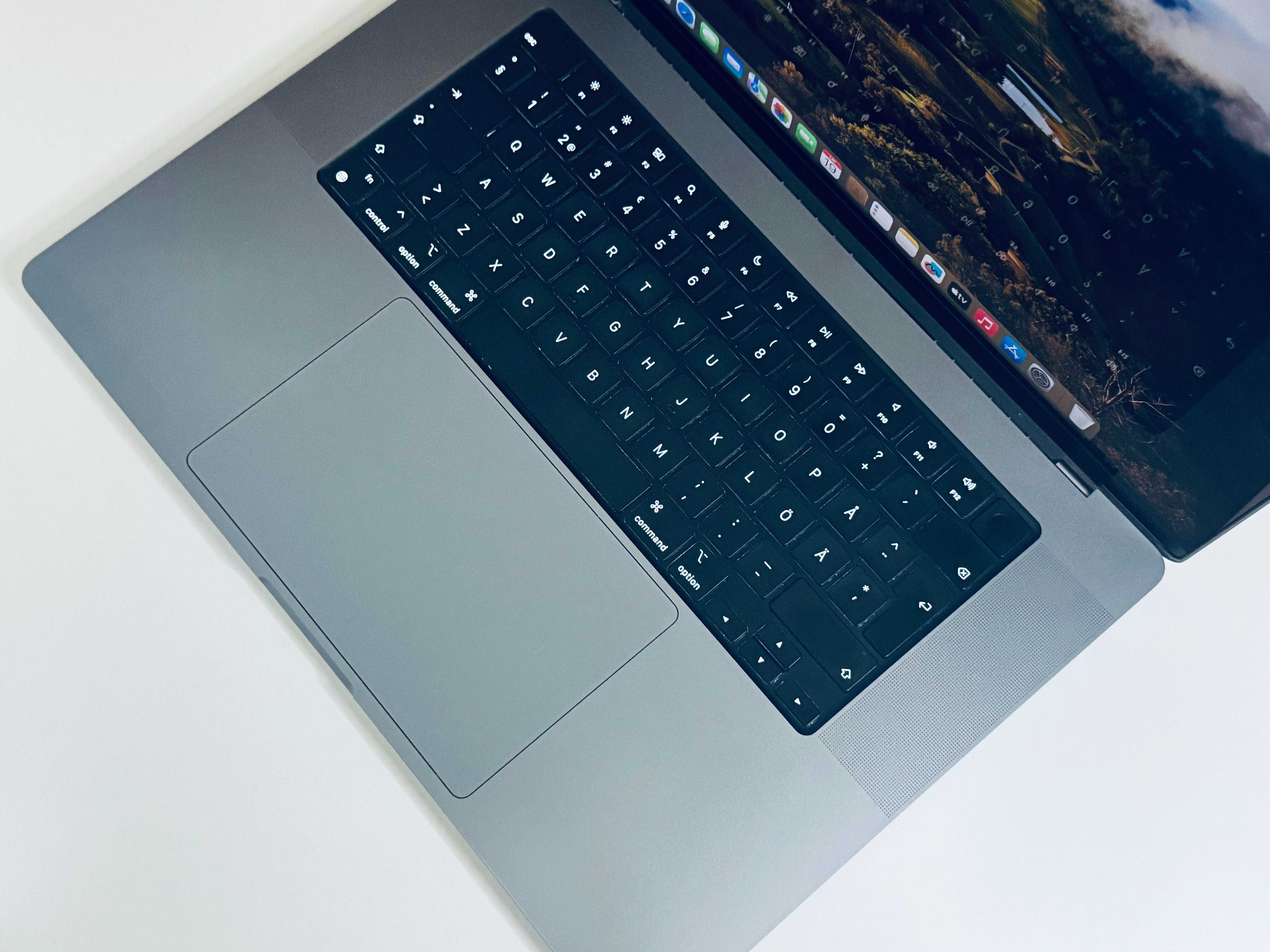 MacBook Pro 16 2021 M1 Pro 87% Kondycji 16GB RAM 512GB SSD Space