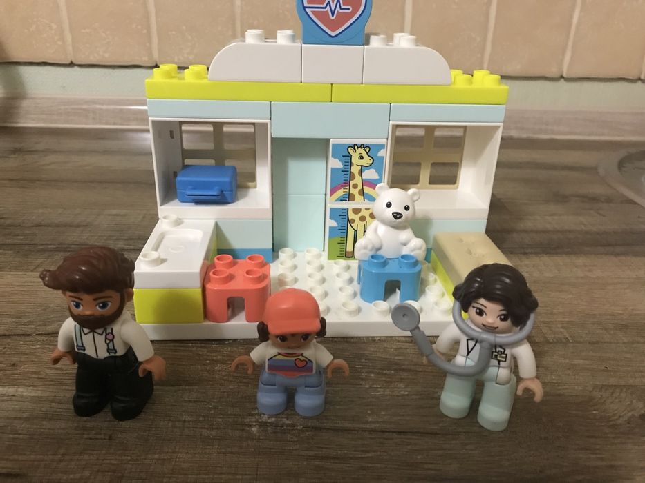 Конструктор LEGO DUPLO Візіт до лікаря (10968)