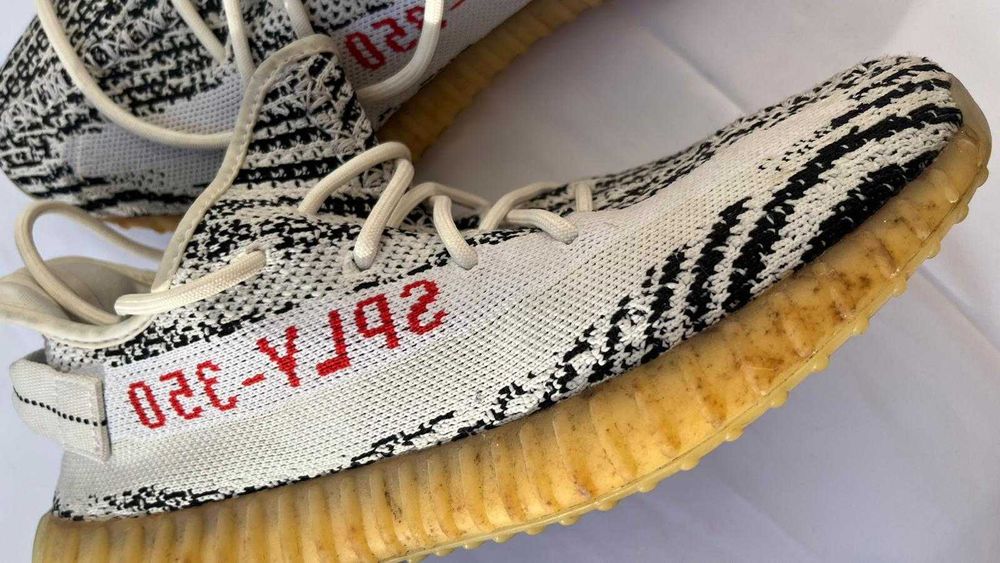 Yeezy Boost 350 V2 Zebra