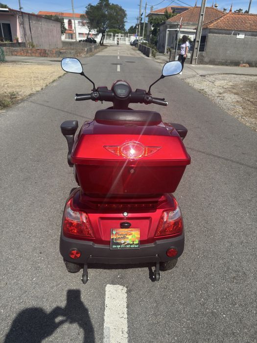 Scooter elétrica de 3 rodas – como nova, ainda com garantia!