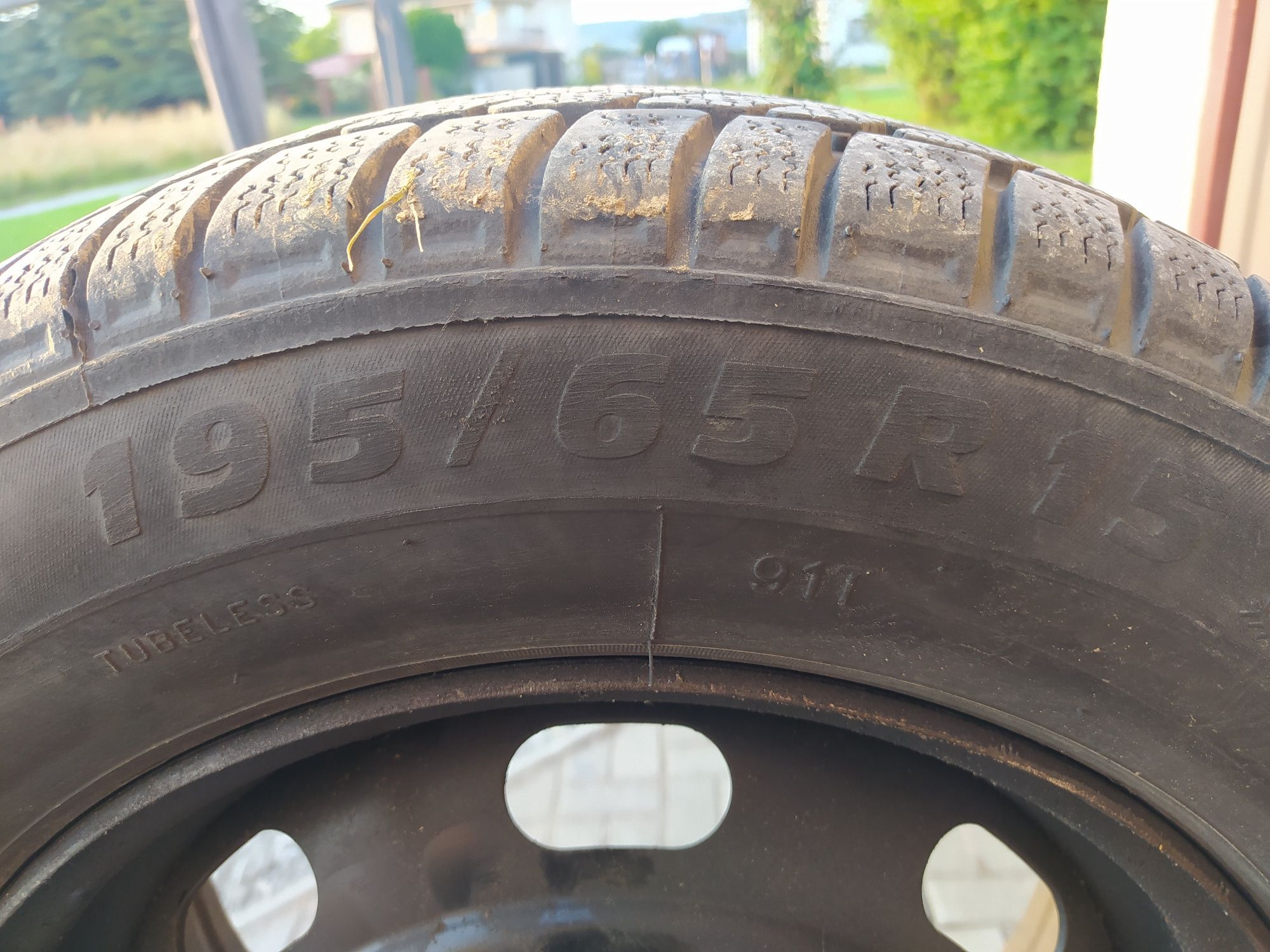 Opony zimowe 195/65/15 z felgami.