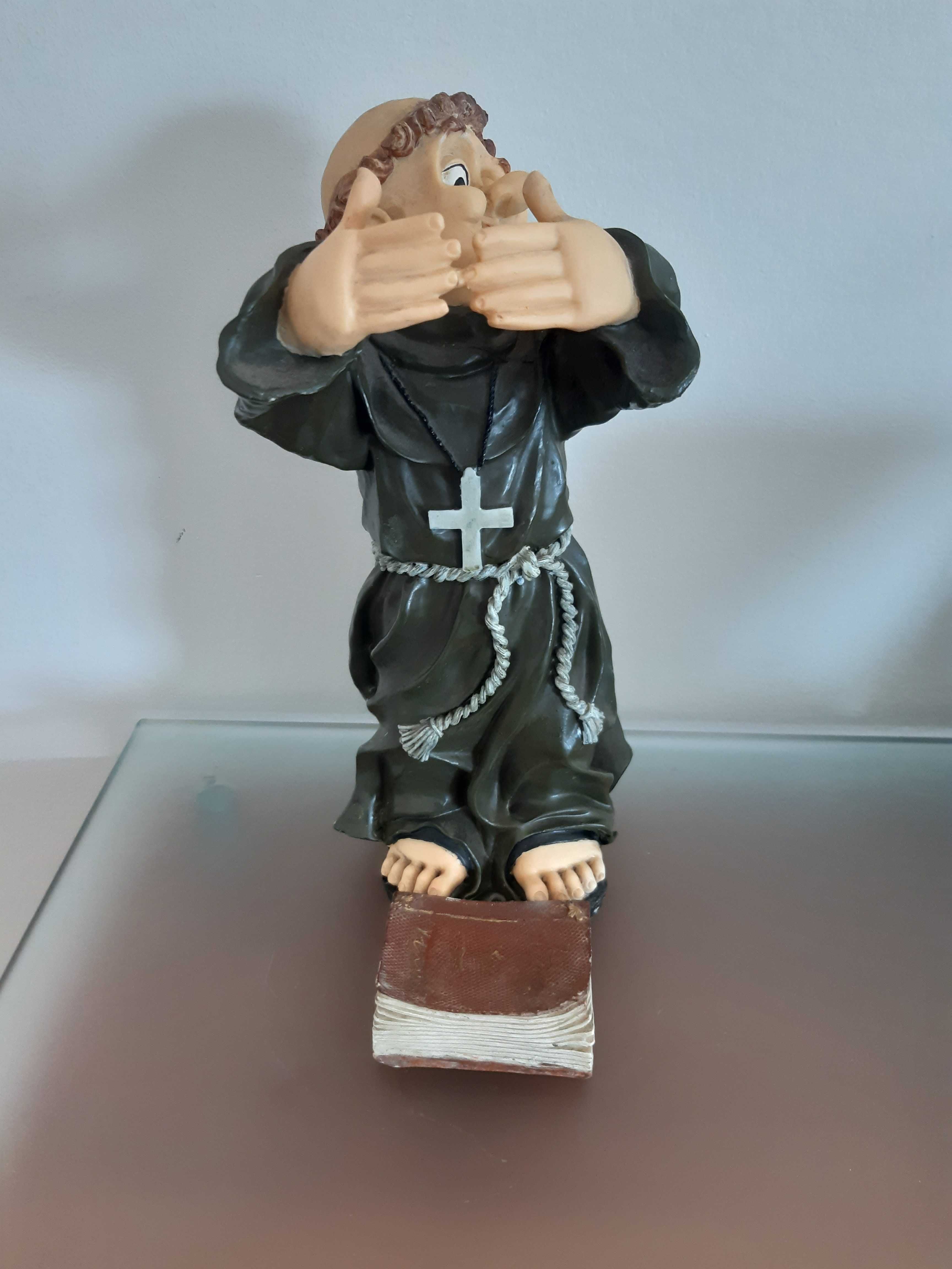 Curiosa Escultura de Frade Franciscano
