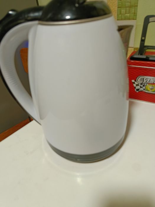 Чайник електричний