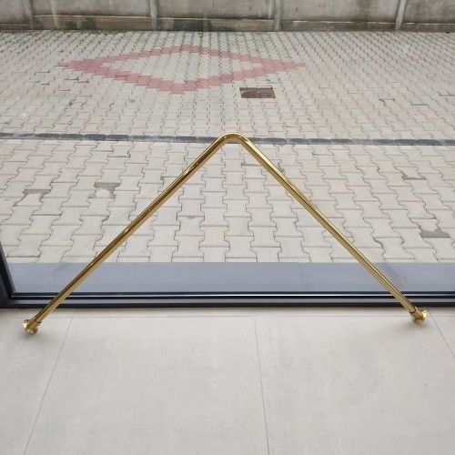 Przymierzalnia sklepowa złota narożna