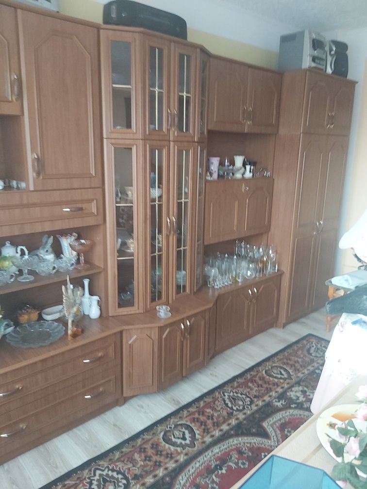 Sprzedam 1 meblosciane i ławy