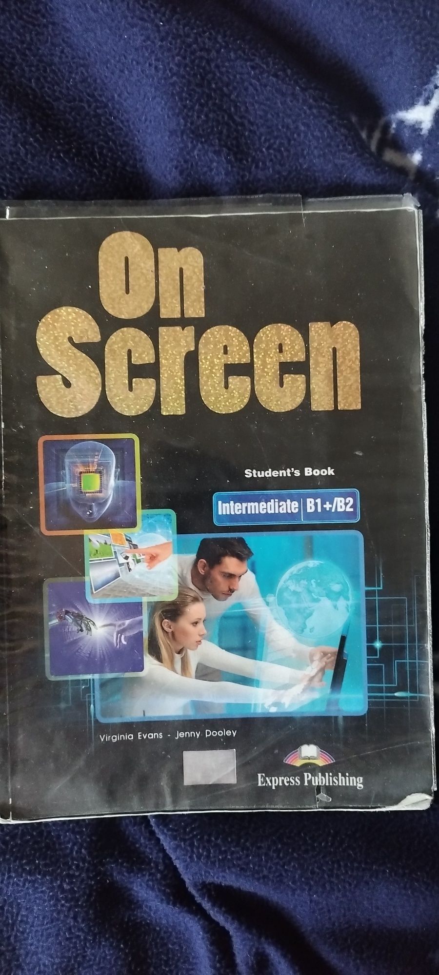 On screen B1+B2 podręcznik i ćwiczenia 
W środku książki są uzupełnion
