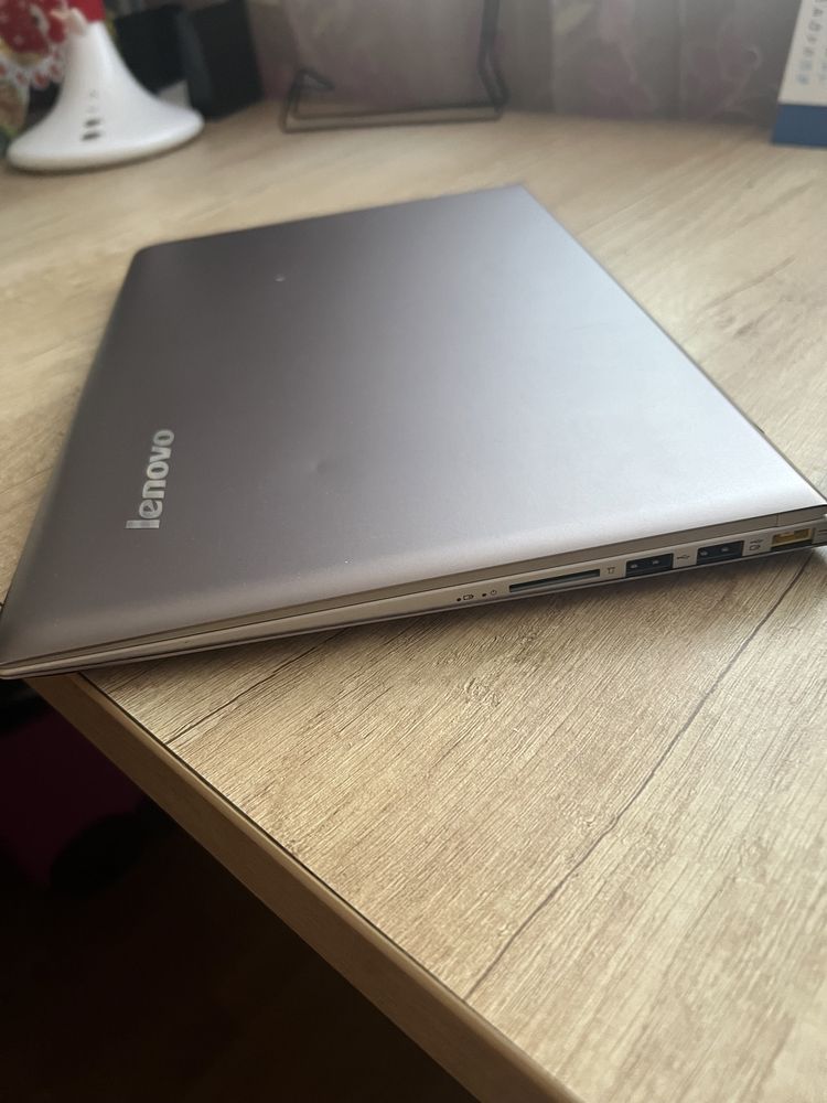 Ноутбук Lenovo IdeaPad U430 сенсорный экран