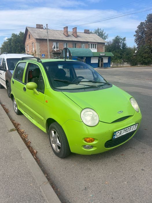 Автомобіль чері qq