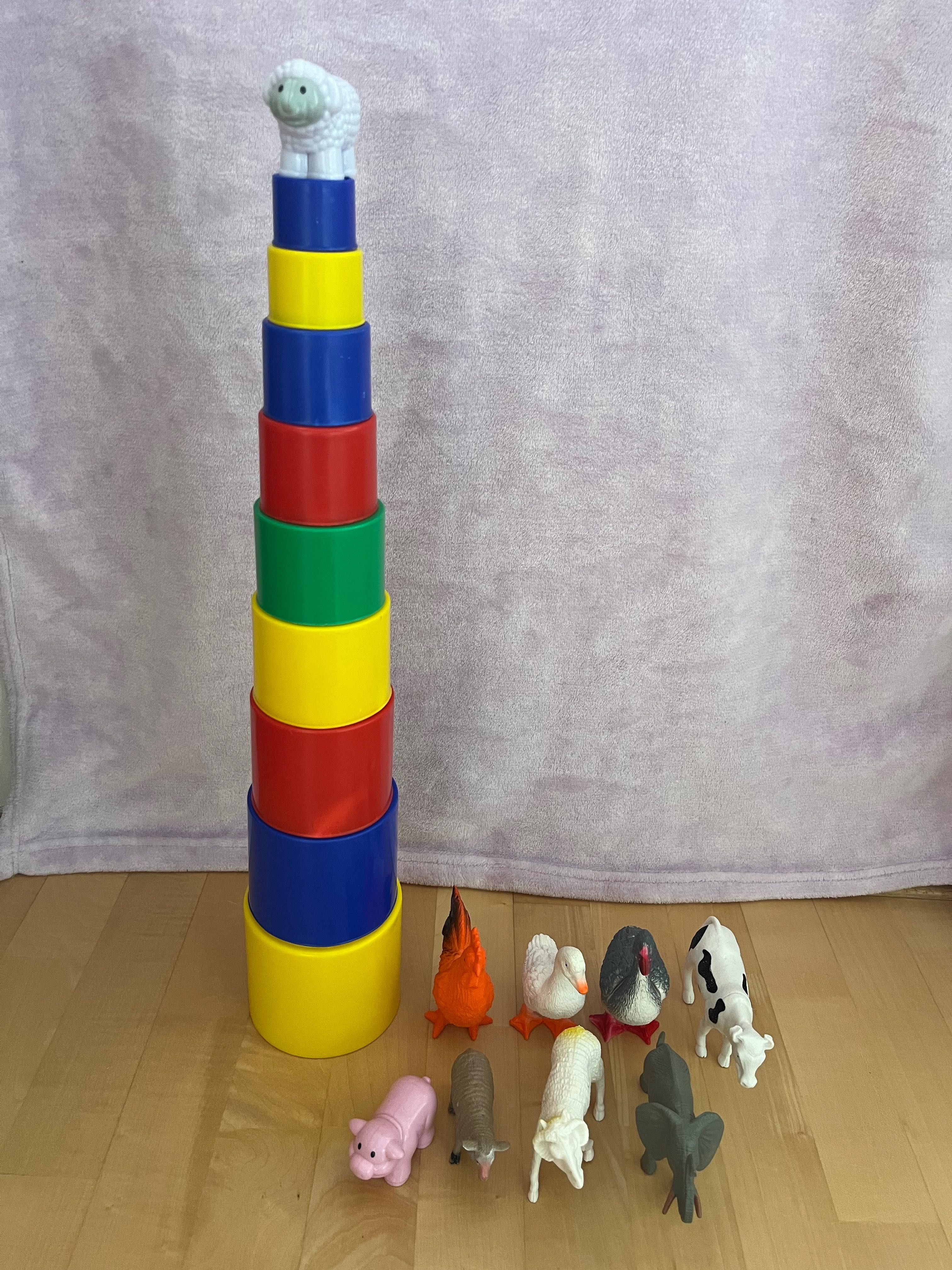 Wieża z kubków duża 51 cm, zwierzęta figurki zabawki