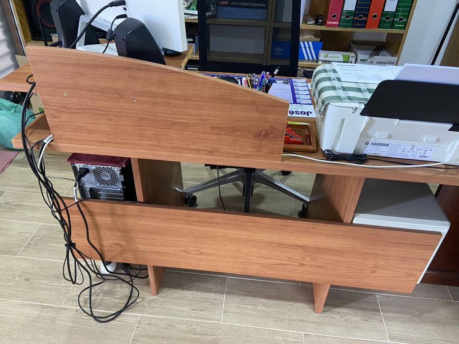 Secretaria como nova tem pouco uso