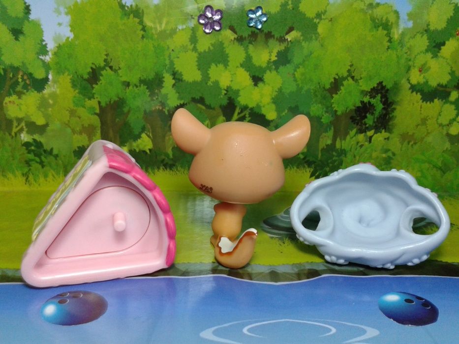 Фигурка Littlest Pet Shop в домике тортике