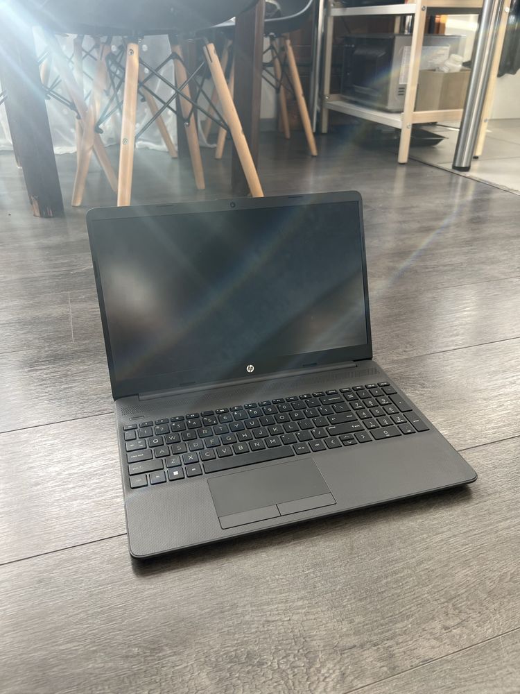 HP 255 G8 AMD wroclaw jak nowy