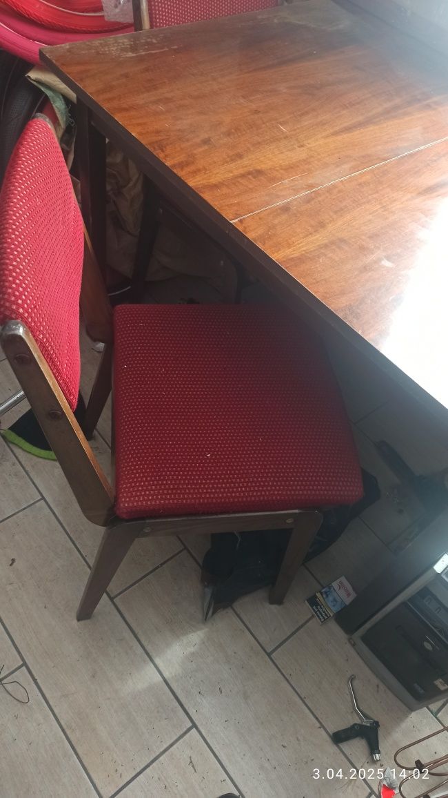 Stół plus 4 krzesła