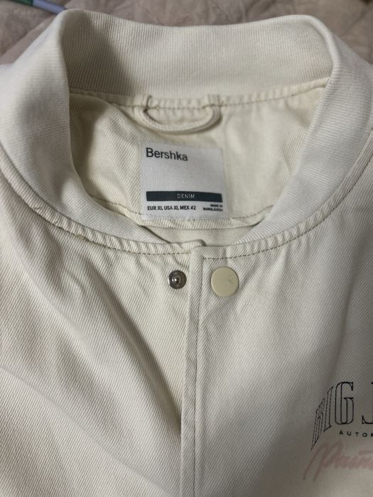 Бомбер Denim Bershka