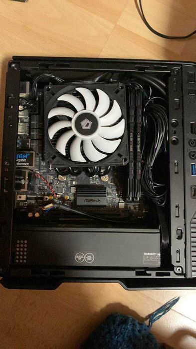 Корпус Gamemax Violin Black 180W ITX