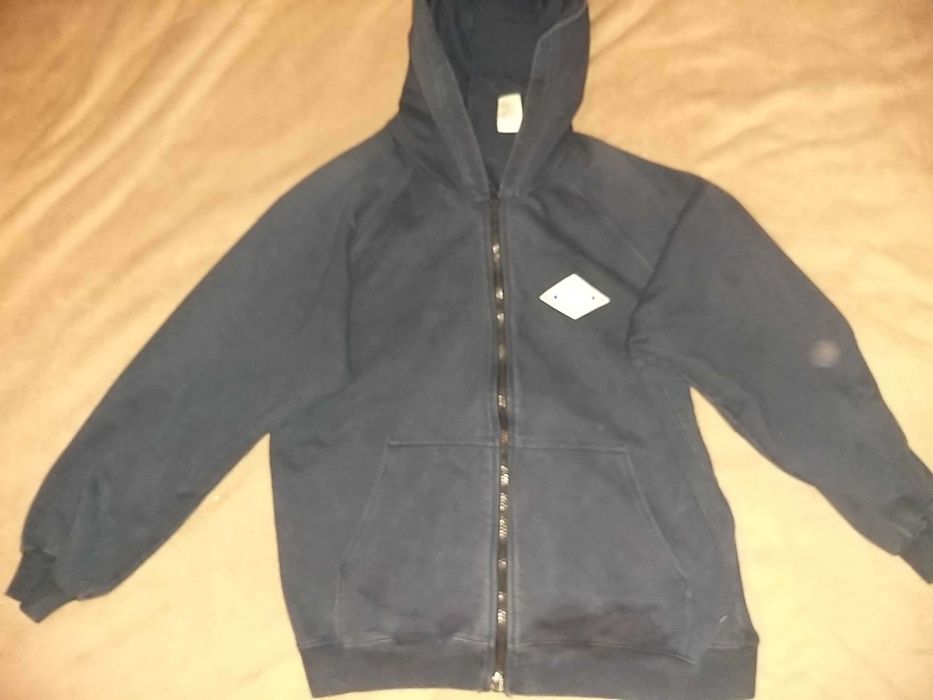 Bluza z nadrukiem na plecach