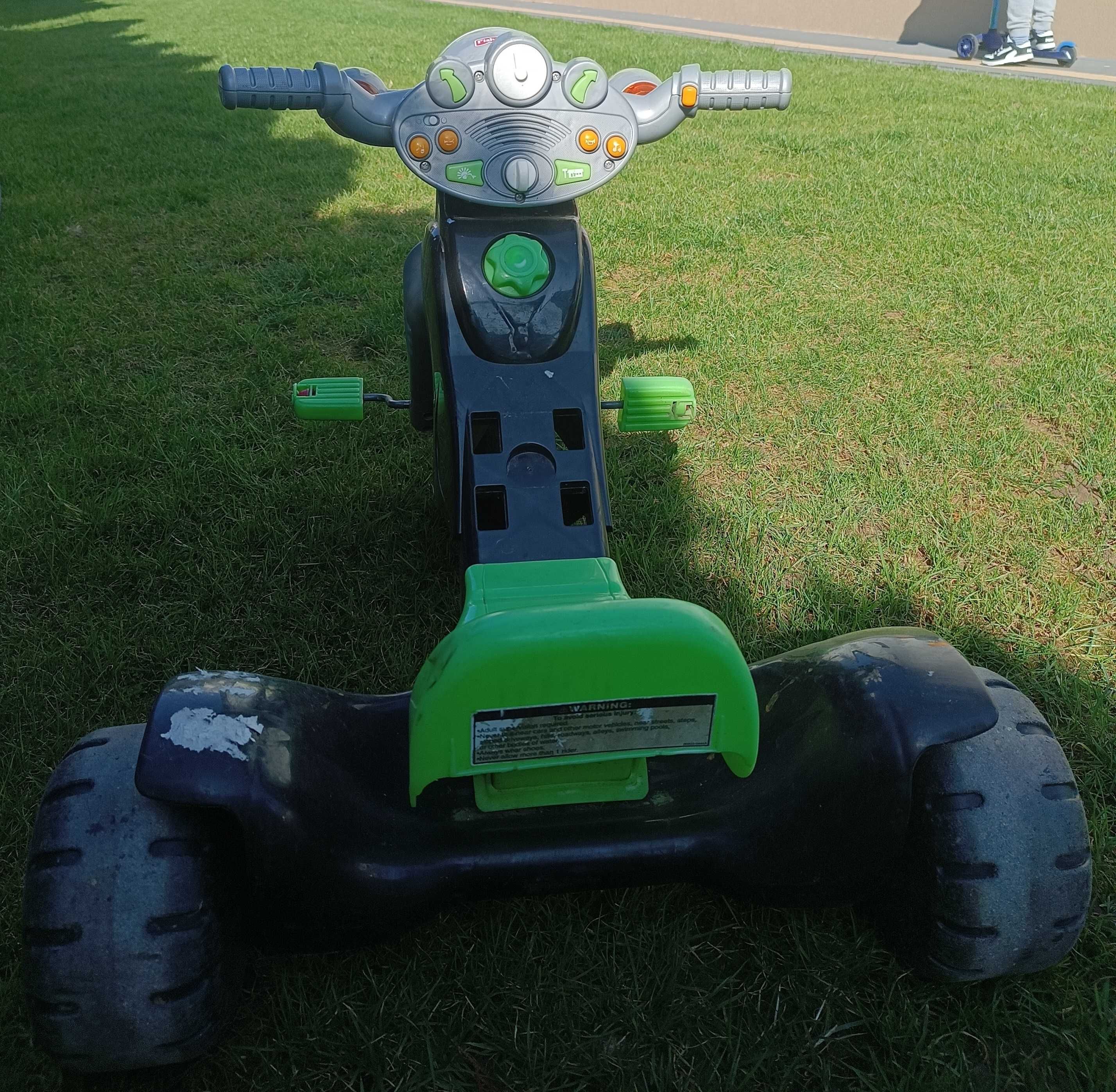 Motor trójkołowy Fisher Price interaktywny z dźwiękami