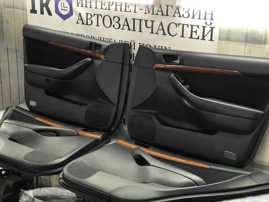 Обшивка пластик багажнику карта Toyota avensis Авенсіс Т25 запчастини