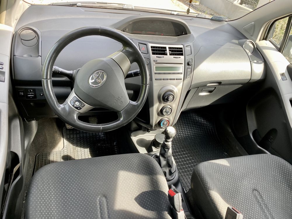 Toyota Yaris 1.33 101km vvit 2011 Salon Polska manual 6b klima