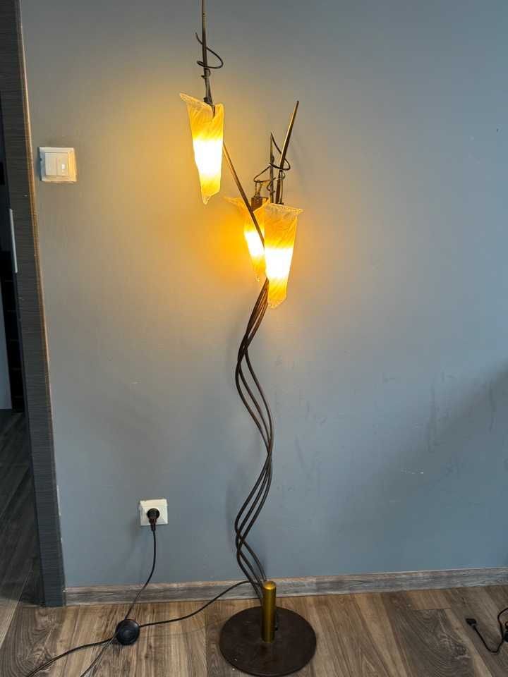 Lampa stojąca podłogowa