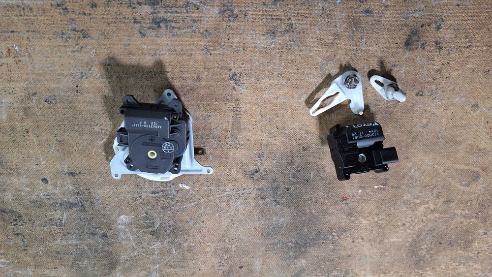 Toyota silniczek nagrzewnicy AE063.700.8610, 113.800.2051 Denso