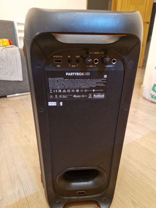 JBL partybox 100