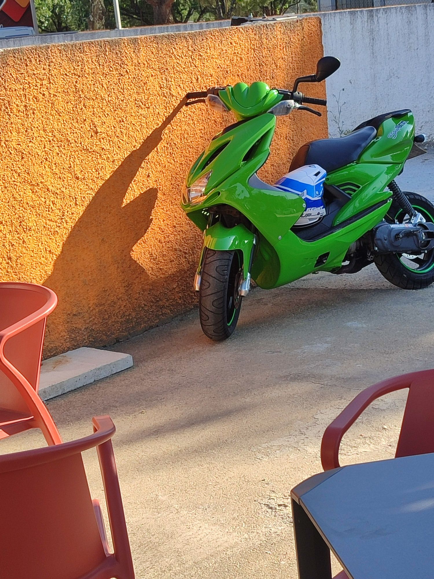 Vendo aerox com material