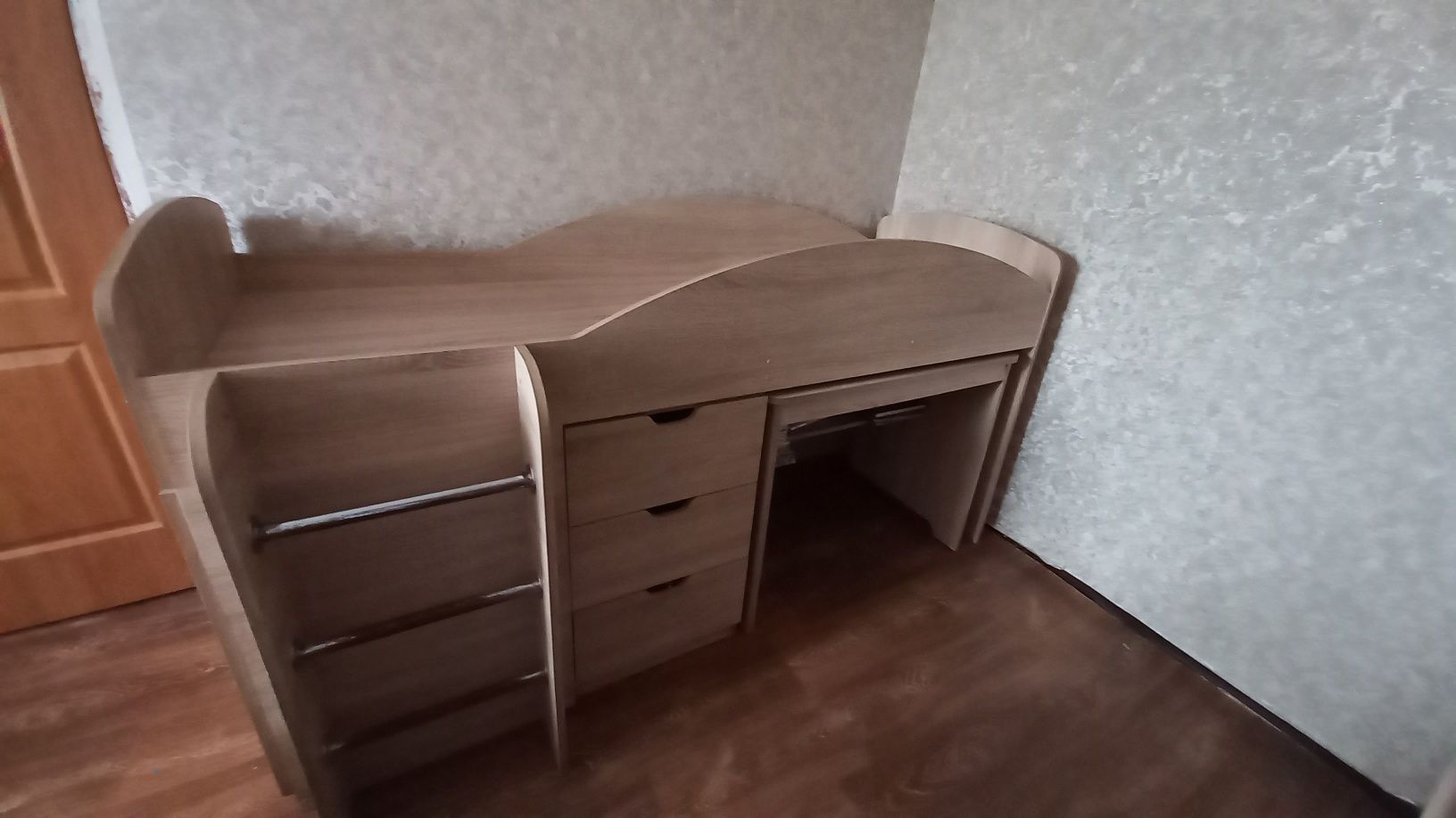 Продам дитяче ліжко-горище з письмовим столом