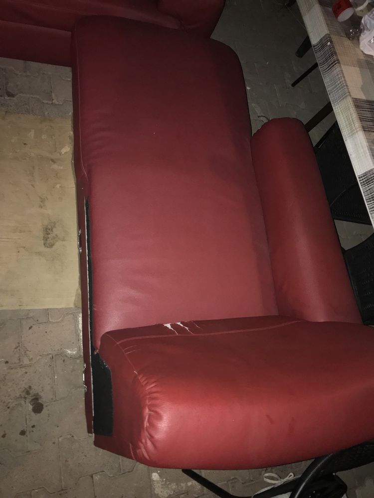 Czerwona sofa rozkładana