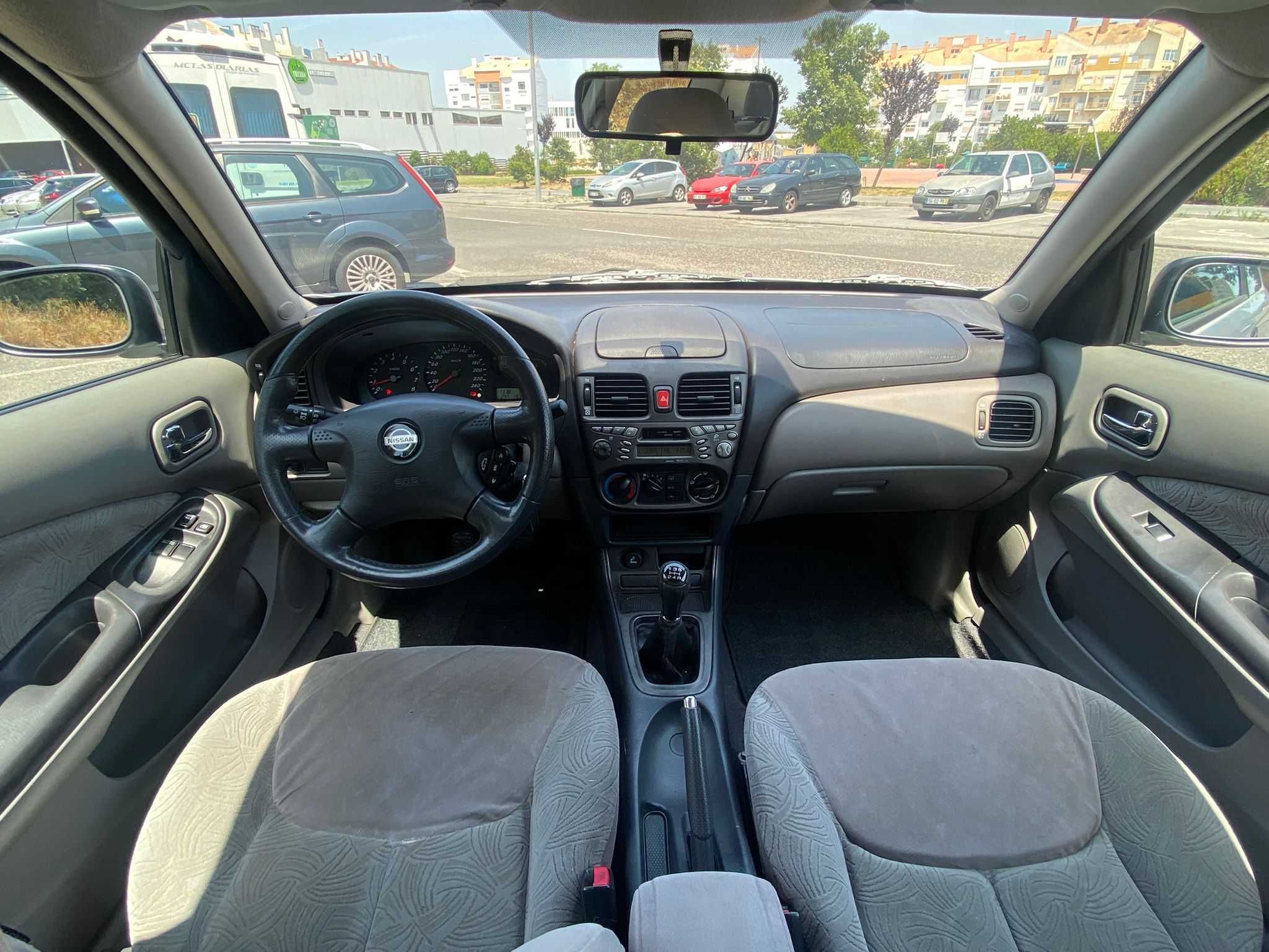 Nissan Almera 1.5i - A/C - IMPECÁVEL