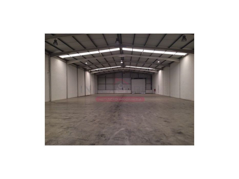 Armazém Zona Industrial - Barrô - Águeda