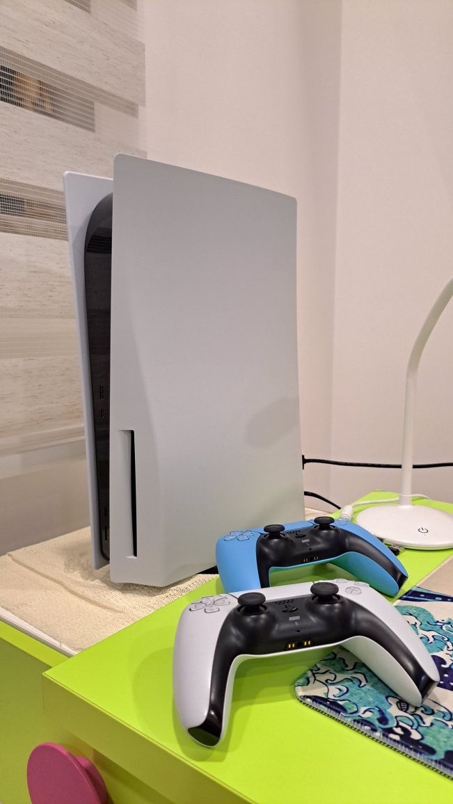 Ps5 com dois comandos