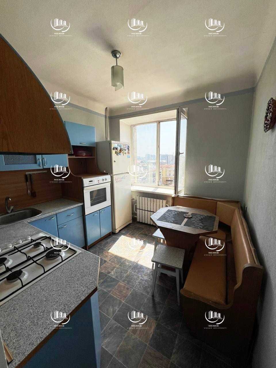 Продам 2 - комнатную квартиру пер . Армянский 1/3