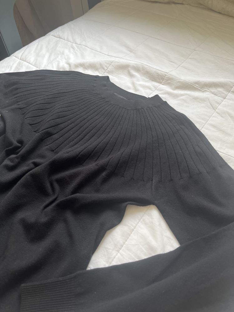 Massimo Dutti bluzka sweter wiskoza klasyczny czarny nowy tłoczony m