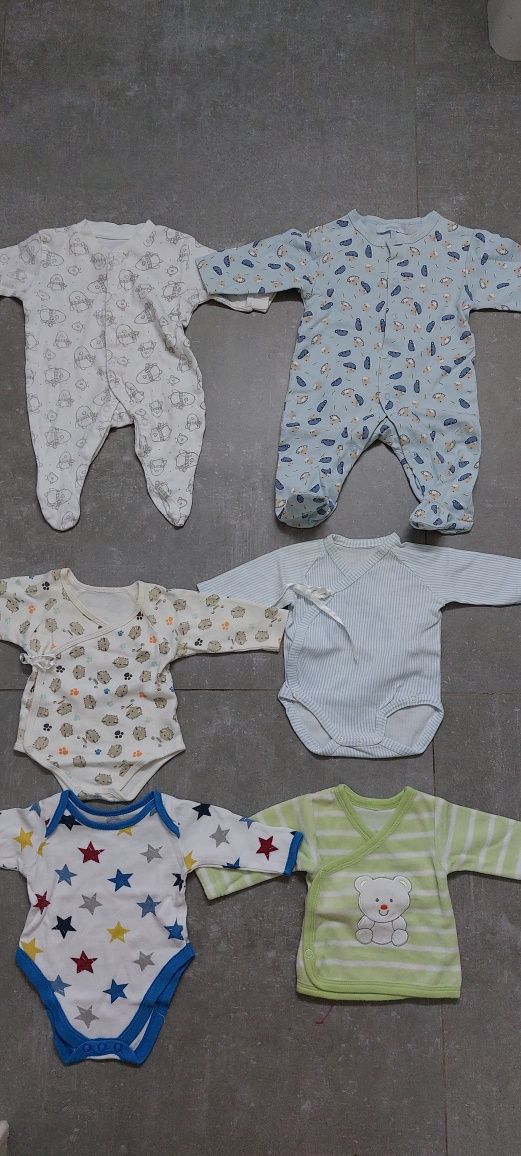 Interiores, pijamas e bodys bebé tamanhos 00, 0 e 1 mês