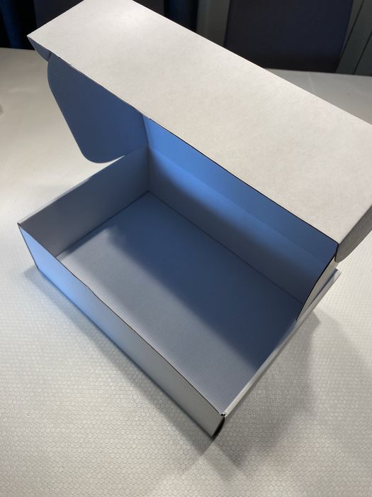 Caixa cartão postal branca