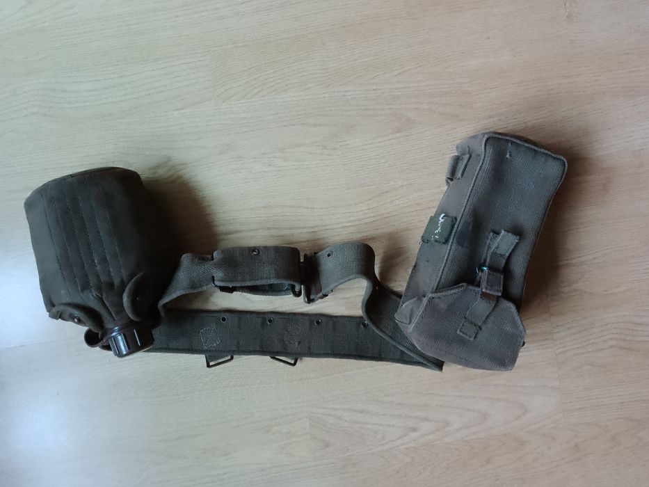 Pas wojskowy z ładownicą i manierką