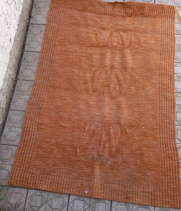 Várias carpetes e tapetes em muito bom estado e muito baratos