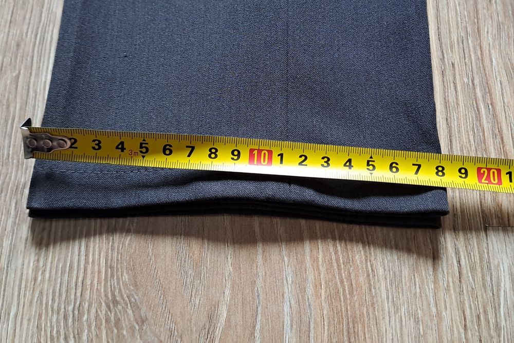 Grafitowe spodnie garniturowe by A&G.