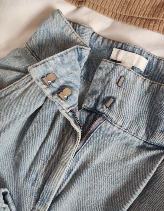 Calças de ganga cintura subida e pinças 32 H&M