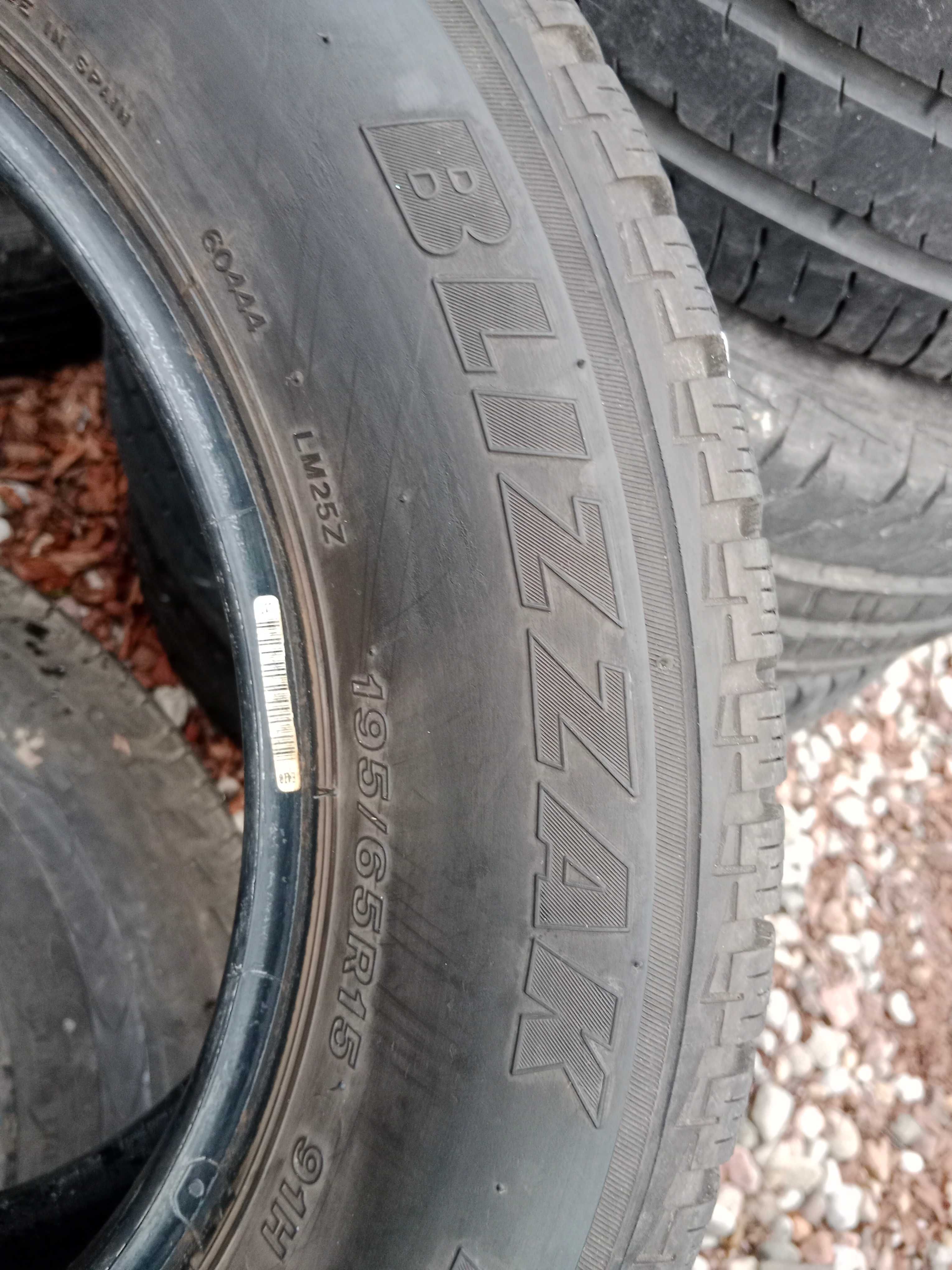 Opona używana zimowa 195/65R15 Bridgestone Blizzak LM-25 1szt.