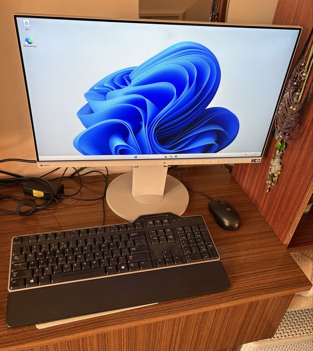 Dell Optiplex 5070 SFF + monitor 24”, klawiatura i myszka