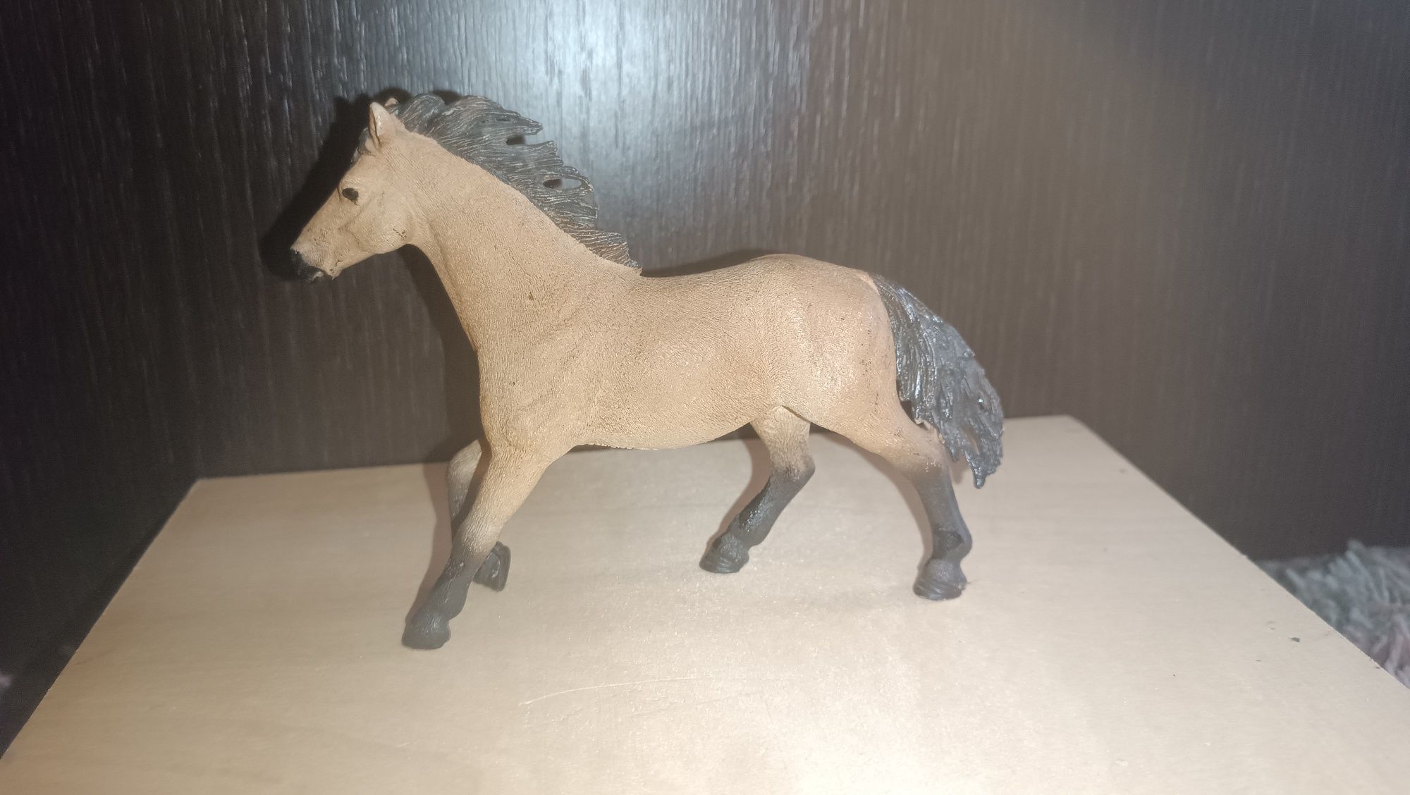 figurki koni schleich