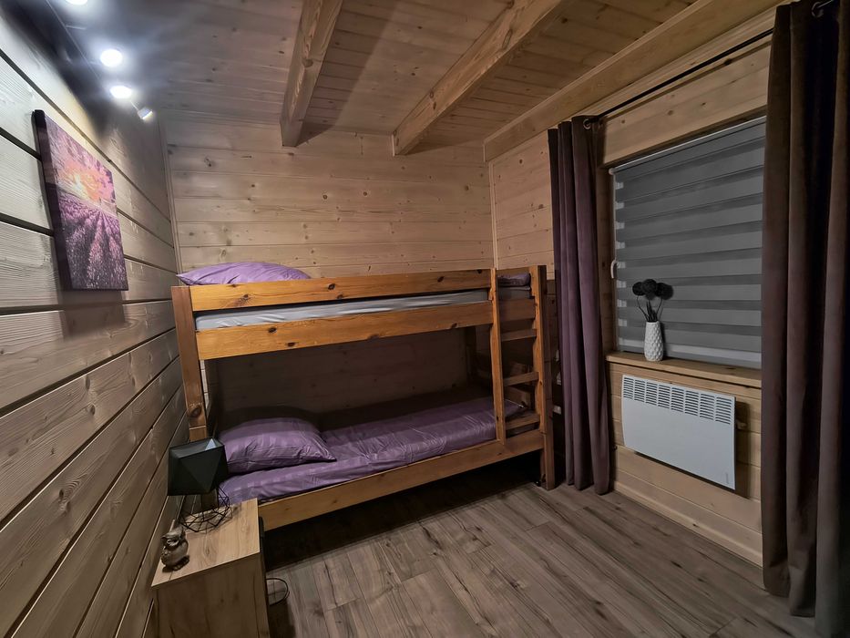 Domek przy lesie na Roztoczu.