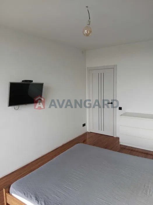 Продам 2 кімн квартиру з ремонтом в новобудові