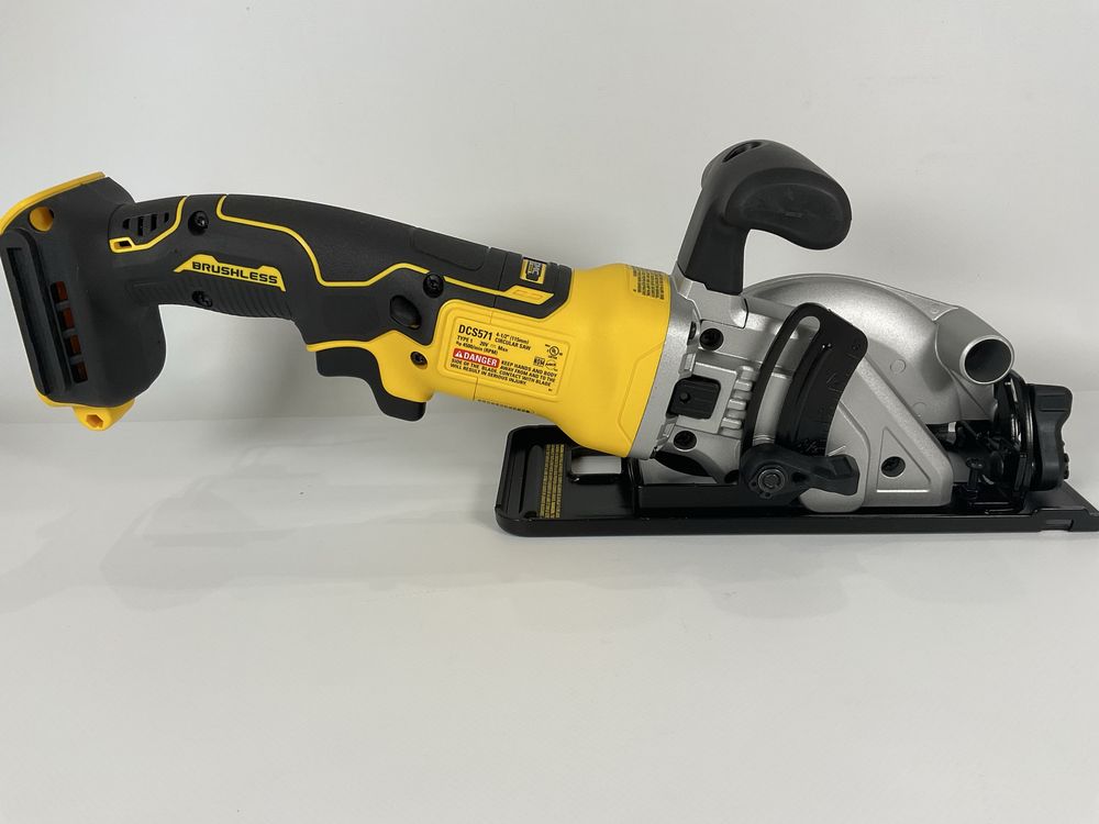 Акумуляторная бесщеточная дисковая пила DEWALT DCS571B ATOMIC 20V Max