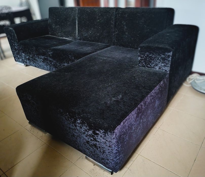 Sofá Chaise Longue em Veludo Preto – Elegante e Moderno