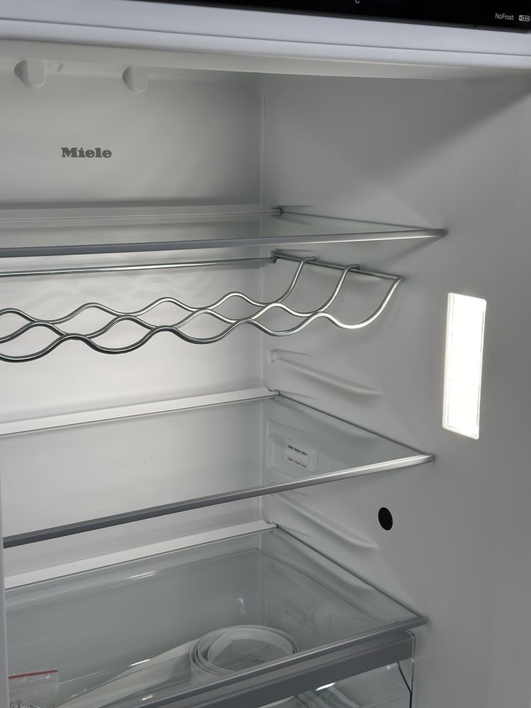 Холодильник Miele KDN 7724 E | вбудований з NoFrost миле
